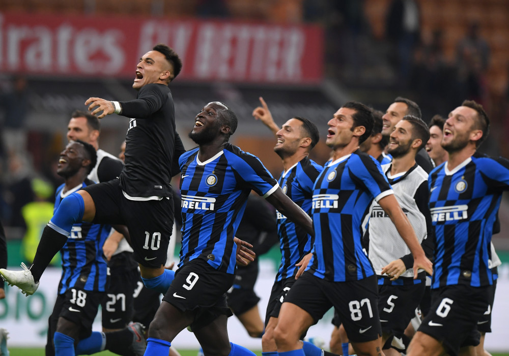 历届S赛单场分均输出排名：Uzi大嘴第二，Chovy是前十名唯一中单