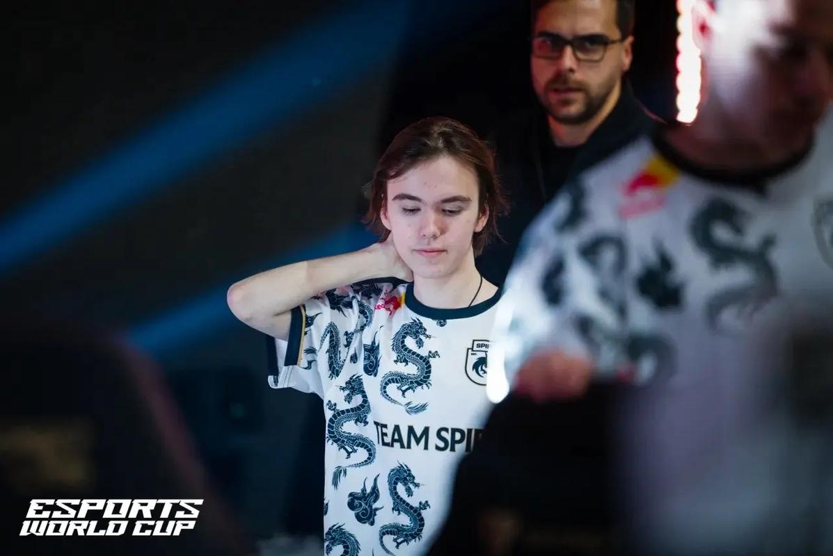 TES赛后群访 Meiko ：第一把后看到了Ale，就问他怎么玩的那么好