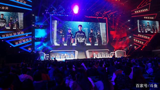 2023英雄联盟职业联赛春季赛总决赛，暨LPL十周年纪念颁奖典礼，即将于4月15日在上海梅赛德斯-奔驰文化中心举行